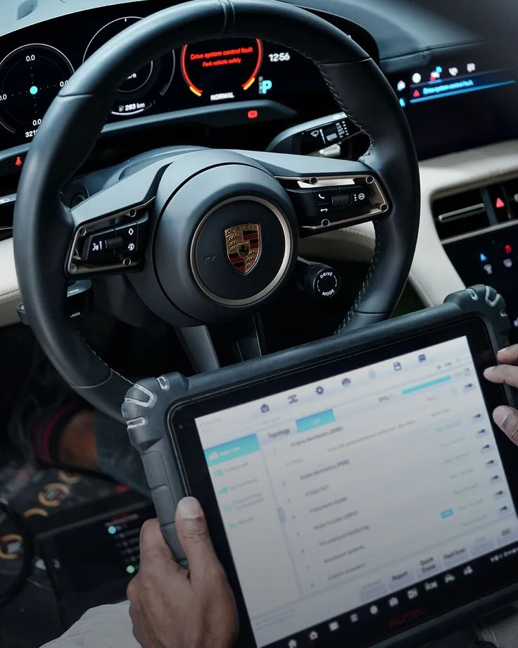 Computer diagnostics of a Porsche with a drive malfunction message